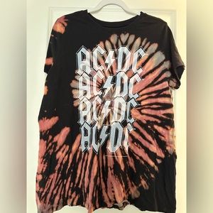 AC/DC Torrid the vinyl icons t-shirt. Size 1.